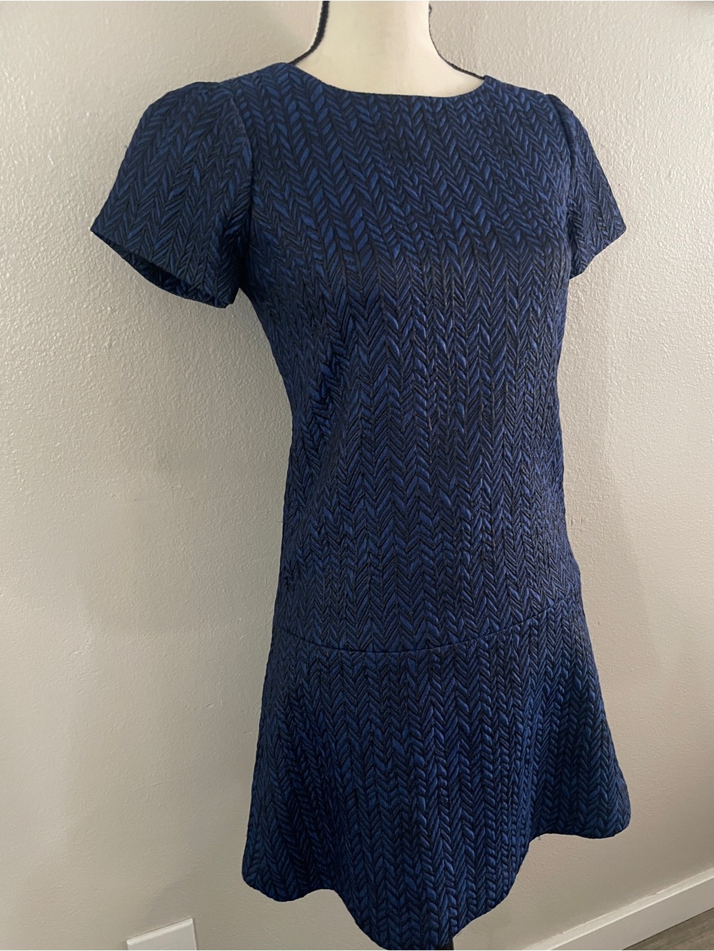 Alice + Olivia Navy Chevron Short-Sleeve Mini Dress - Picture 3 of 12